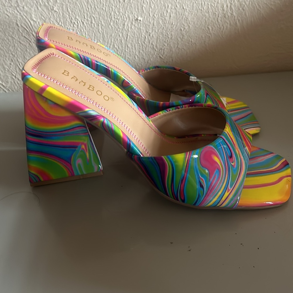 Bamboo Premier Swirl Patent Leather Square Toe Triangle Chunky Heel - Picture 8 of 11
